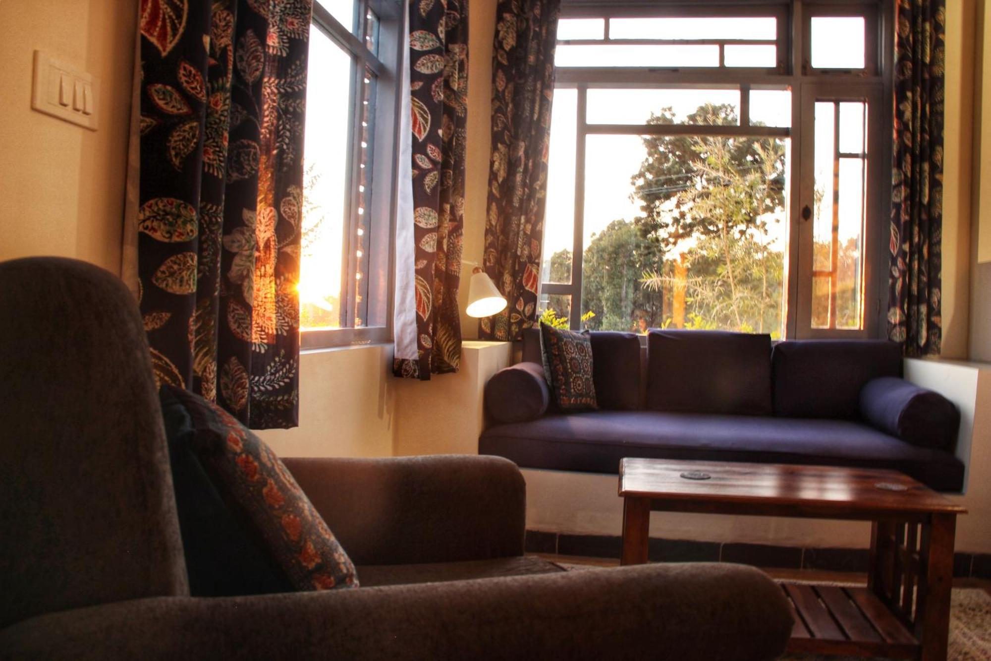 Rendezvous Resort Dharamshala Bilik gambar