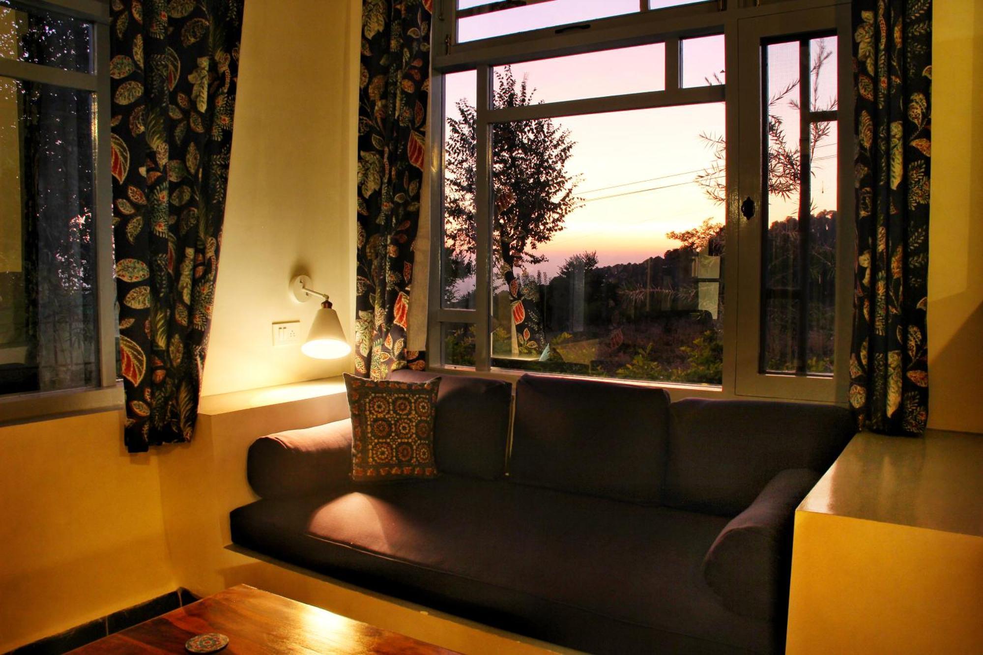 Rendezvous Resort Dharamshala Bilik gambar