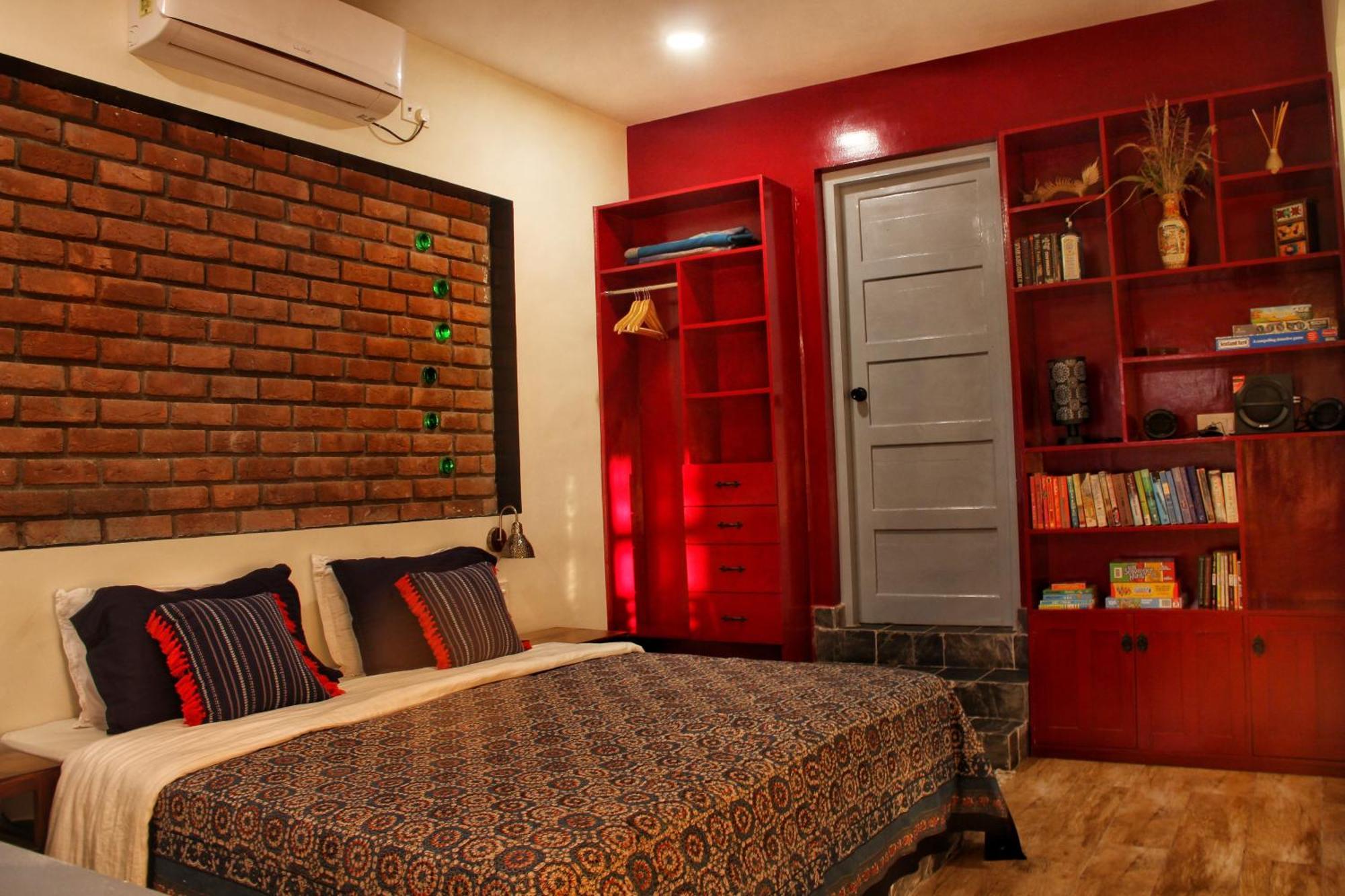 Rendezvous Resort Dharamshala Bilik gambar