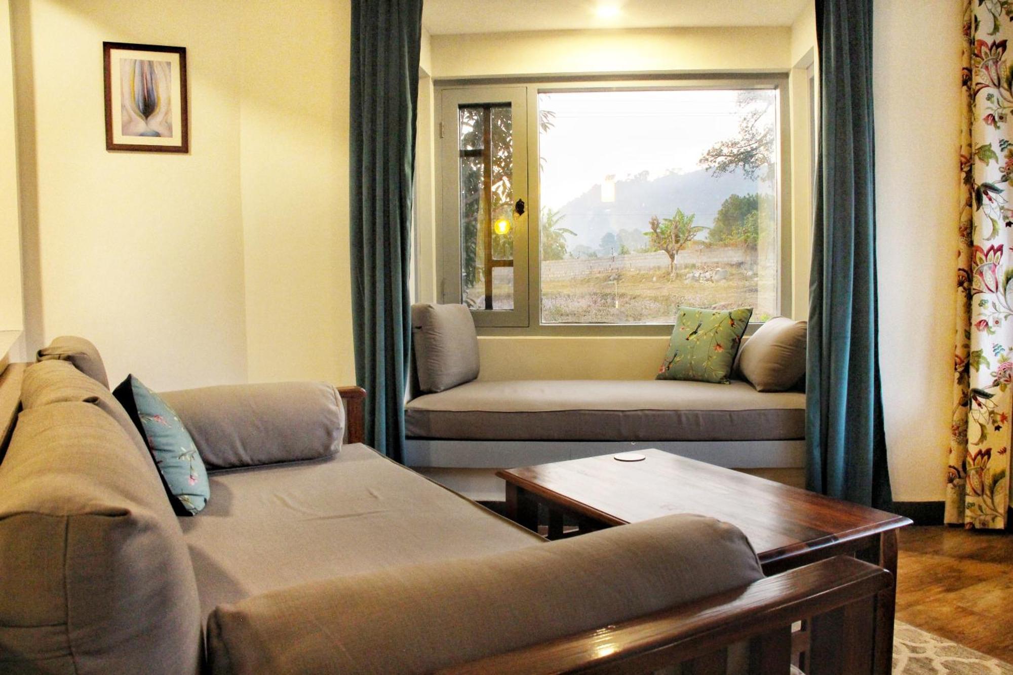Rendezvous Resort Dharamshala Bilik gambar