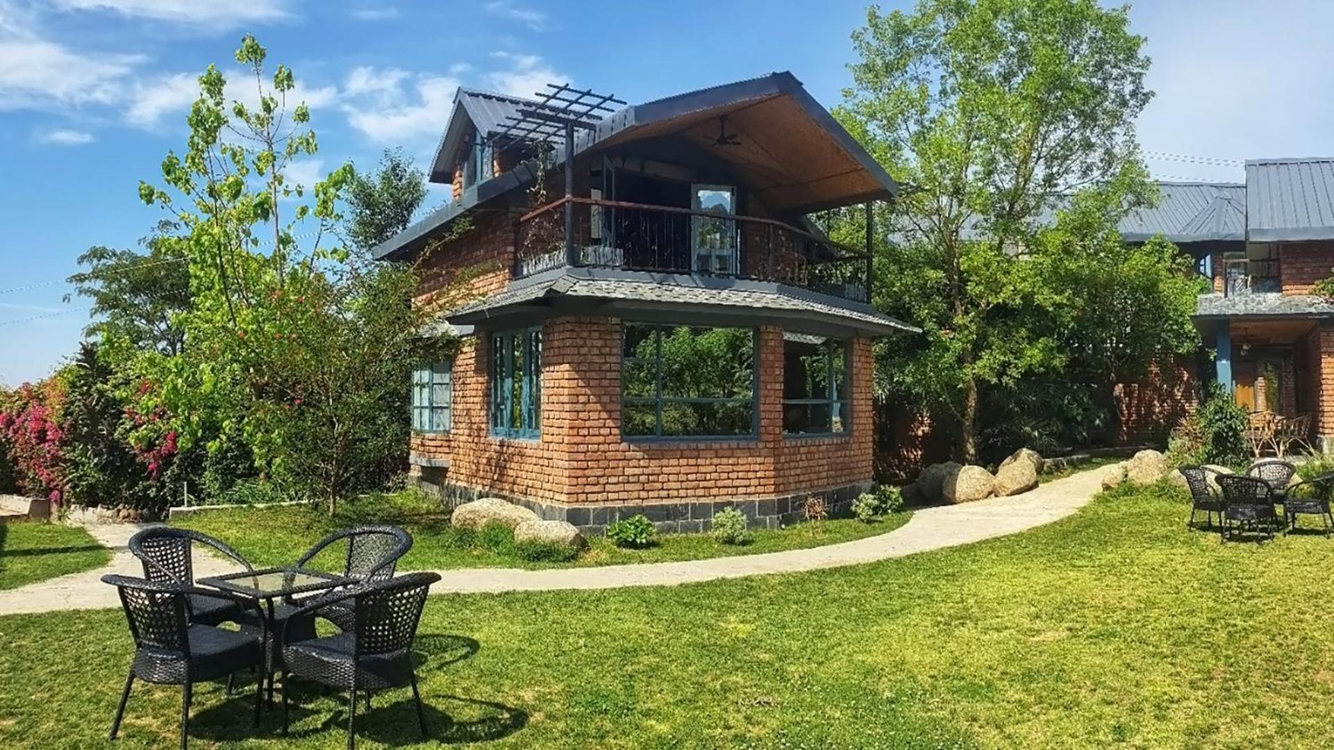 Rendezvous Resort Dharamshala Bilik gambar